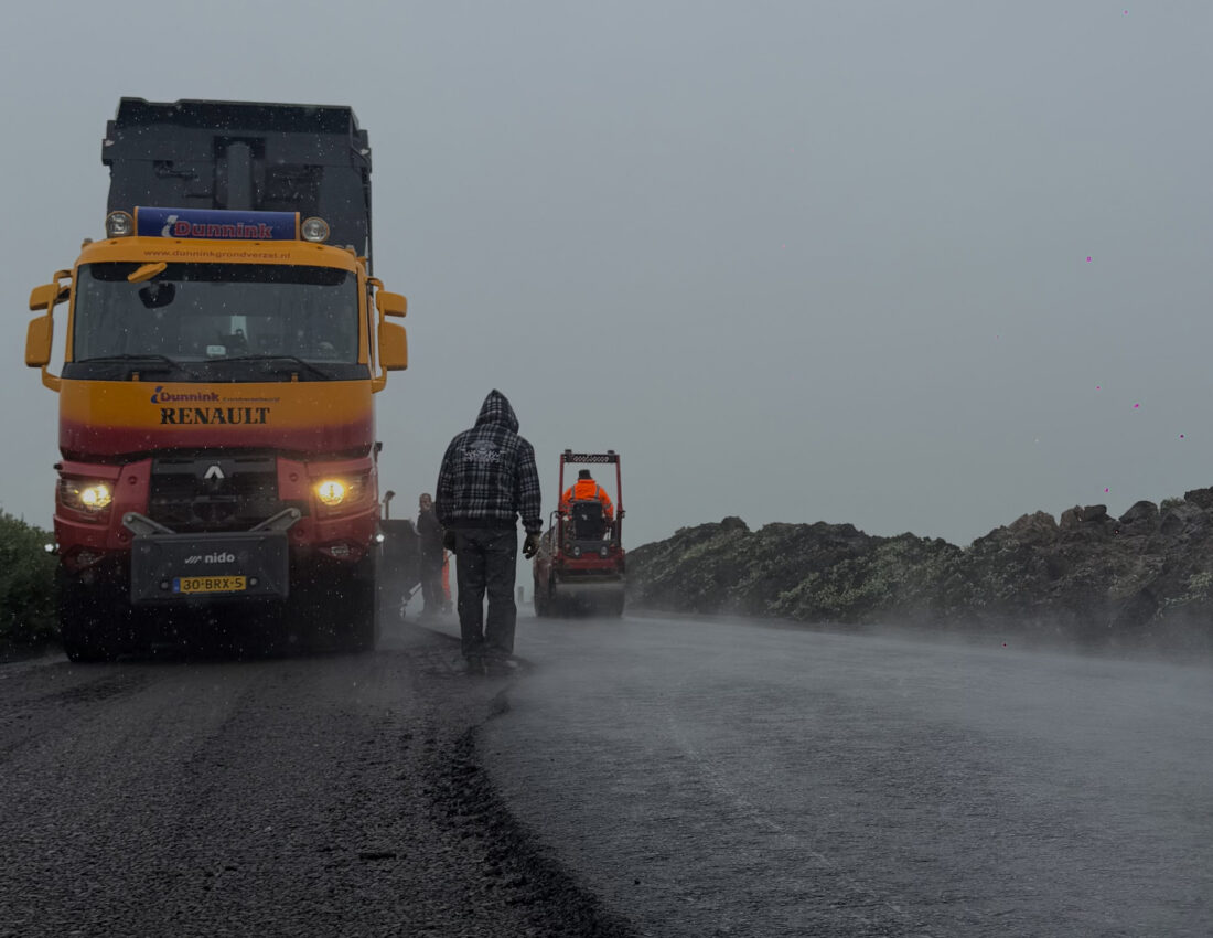 Asfalteren bedrijfsterrein. Staphorst