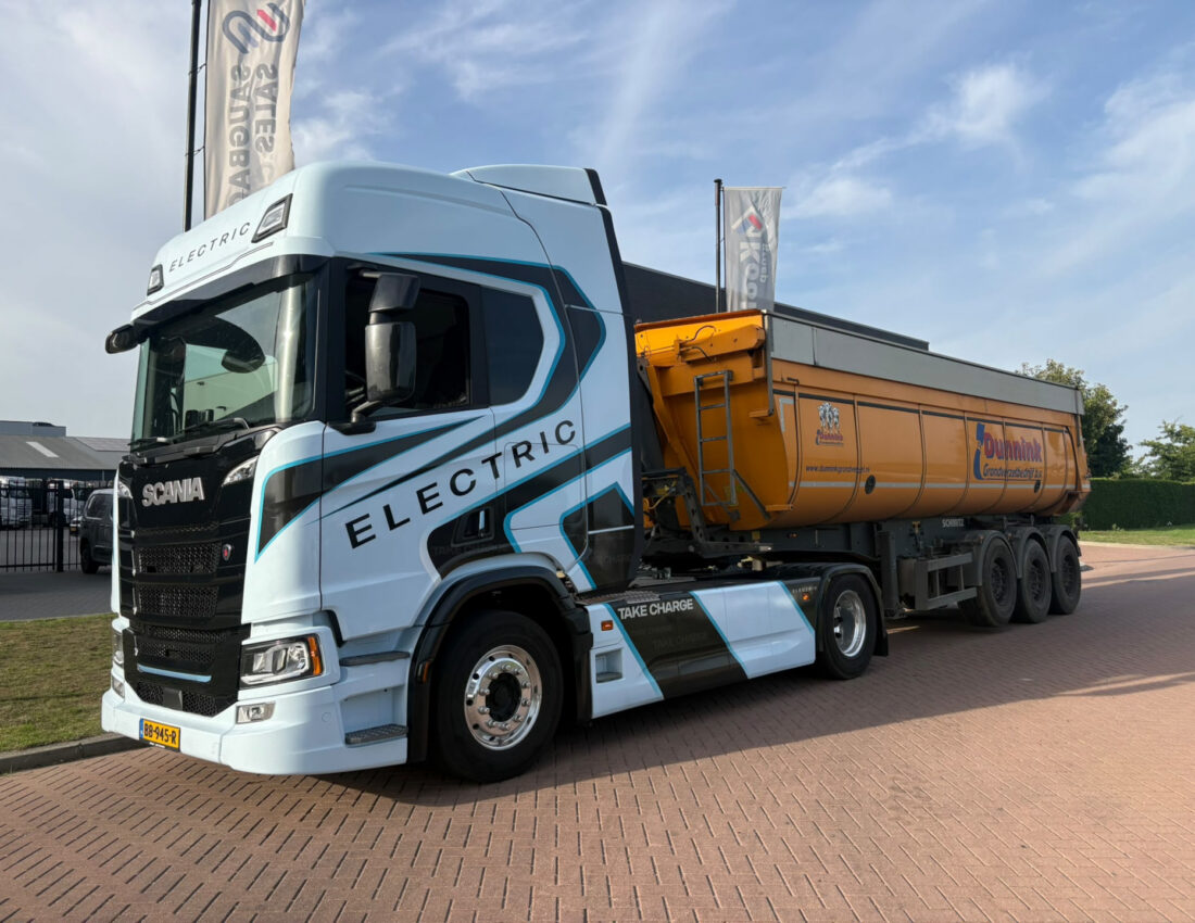 Test elektrische Scania bij asfalteren