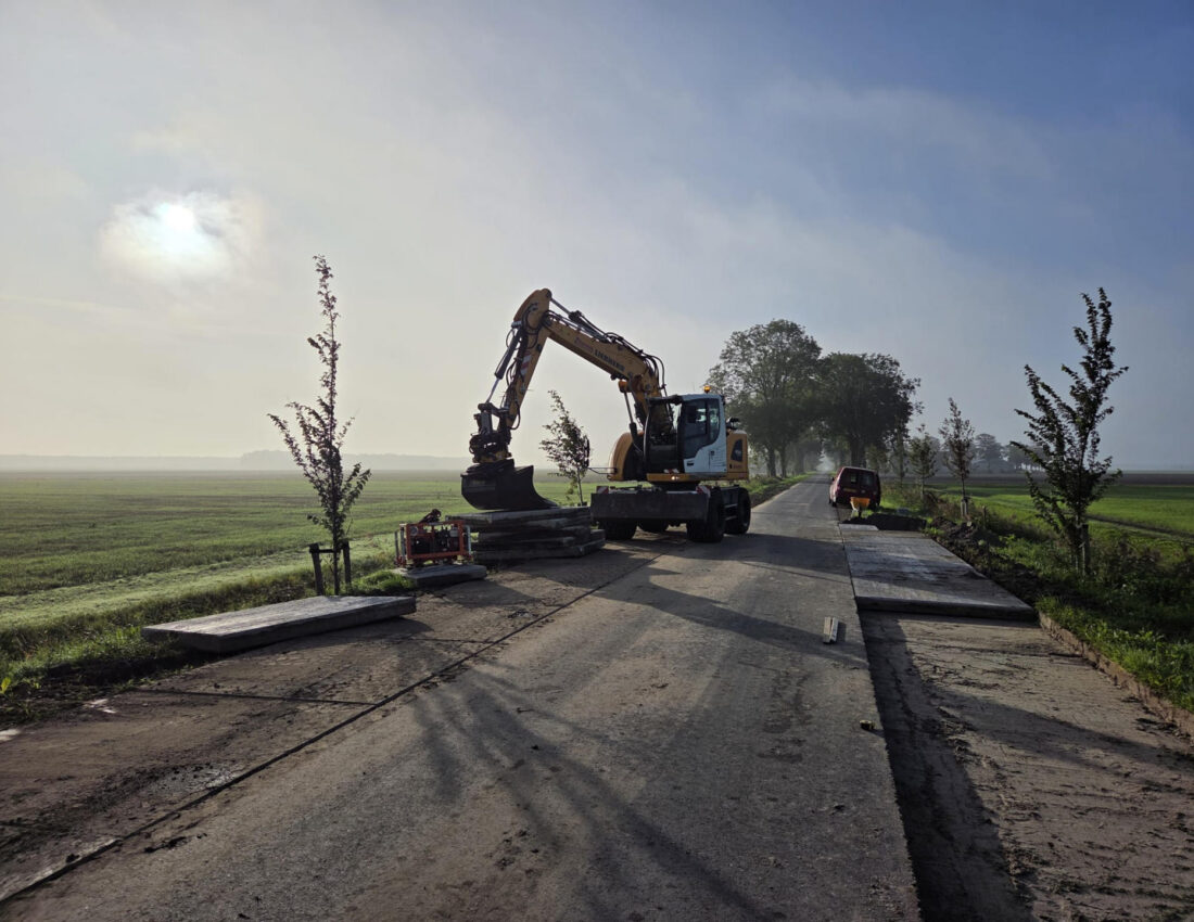 Aanbrengen van Stelconplaten Noordoostpolder